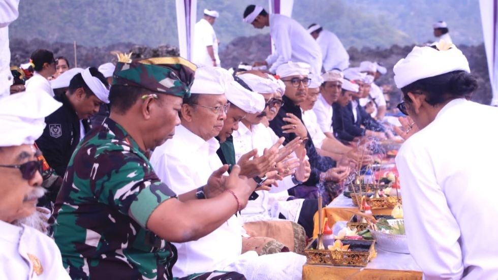 Persembahyangan Upacara Melaspas Purwa Mandala Pura Ulun Danu Batur dan Desa Adat Batur dalam rangka Paiketan Karya 100 Tahun (1926–2026) Rarud Desa Adat Batur
