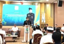 Foto: Anggota DPD RI Provinsi Bali, Dr. Shri I Gusti Ngurah Arya Wedakarna Mahendradatta Wedasteraputra Suyasa III, S.E. (MTRU), M.Si saat memberikan sambutan usai peresmian Aula dr. A.A Made Djelantik