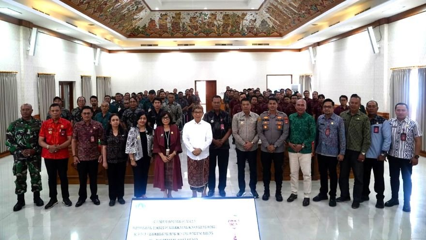 Bupati Adi Arnawa buka Bimtek Kaling dan Kelian Banjar Dinas seKecamatan Kuta Utara