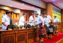 Bupati Wayan Adi Arnawa saat Rapat Paripurna DPRD Badung di Ruang Utama Gosana, Gedung DPRD Badung