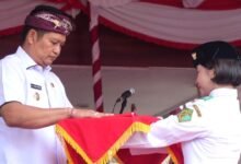 Bupati Jembrana, I Made Kembang Hartawan sebagai inspektur upacara