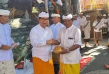Bupati Adi Arnawa menghadiri Puncak Karya Mamungkah, Padudusan Alit di Dadia Penitangan, Jimbaran, Kecamatan Kuta Selatan