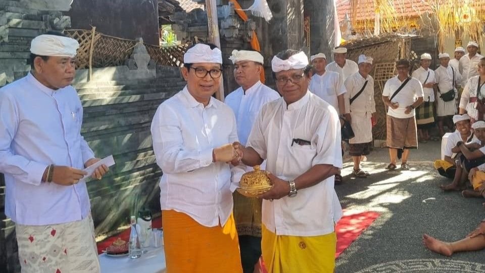 Bupati Adi Arnawa menghadiri Puncak Karya Mamungkah, Padudusan Alit di Dadia Penitangan, Jimbaran, Kecamatan Kuta Selatan
