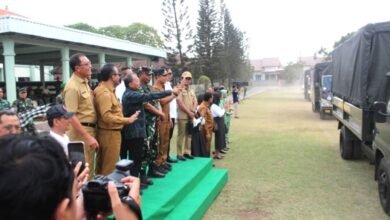 Gubernur Bali lepas bantuan logistik untuk korban bencana NTT di Makorem 163 Wira Satya Denpasar