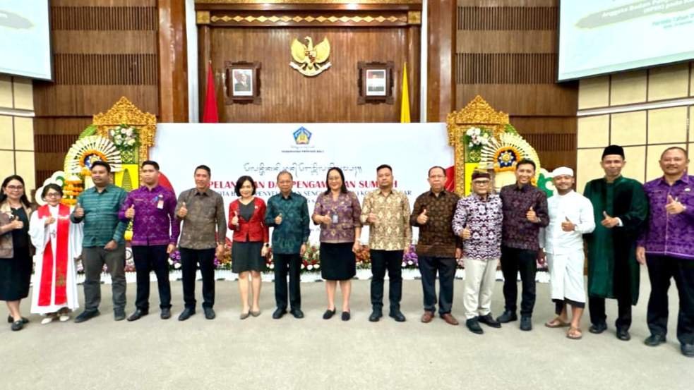Gubernur Koster lantik anggota BPSK Kota Denpasar periode 2026-2031 di Kantor Gubernur Bali