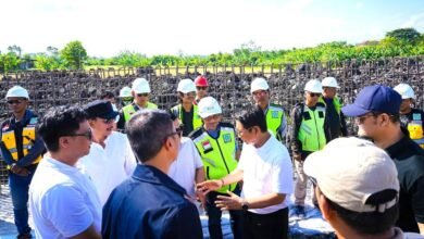 Bupati Wayan Adi Arnawa bersama Wabup Bagus Alit Sucipta meninjau Proyek Jalan Lingkar Barat di Kecamatan Kuta Selatan, Kuta dan Kuta Utara