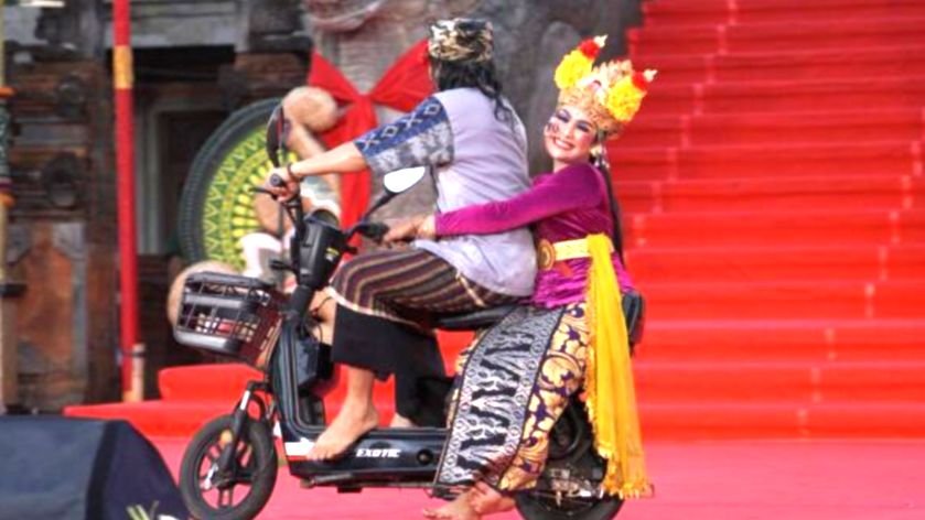 Joged Bumbung Tradisi Badung