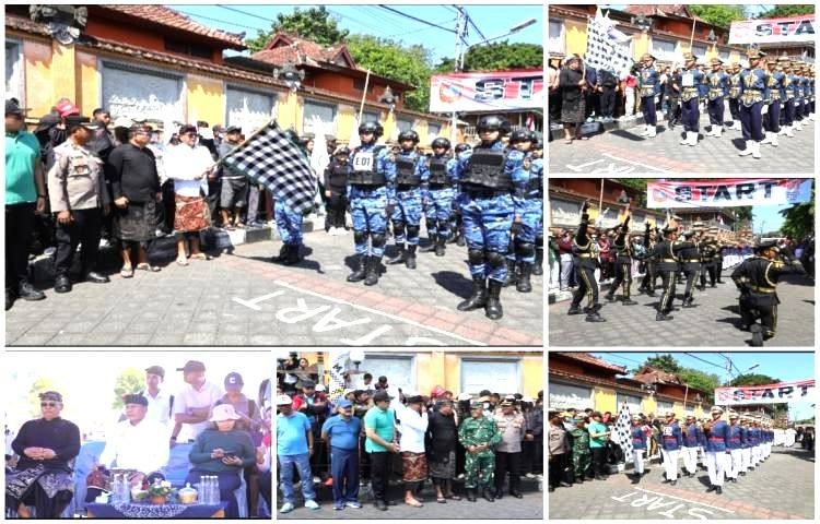 Foto: Suasana pelepasan peserta lomba gerak jalan tingkat SMA di Karangasem oleh Bupati I Gusti Putu Parwata