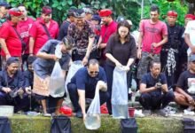 Wabup Bagus Alit Sucipta bersama anggota DPRD Kabupaten Badung Putu Yunita Oktarini membuka lomba mancing di kawasan Taman Beji Pura Dalem Pande, Banjar Belawan, Desa Abiansemal Dauh Yeh Cani