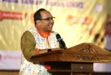 Direktur Utama Bank BPR Kanti, Made Arya Ambitaba, SE.,MM., saat memberikan sambutan dalam acara Family Gathering Bank BPR Kanti 2026