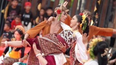 Penampilan memukau Sanggar Seni Gargita Santhi sebagai Duta Kabupaten Badung dalam Rekasadana Gambelan Inovatif di Kalangan Angsoka Art Centre Denpasar