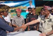 Penyerahan bantuan Chest Freezer untuk KUB Segara Rejeki