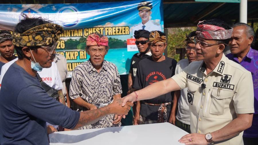 Penyerahan bantuan Chest Freezer untuk KUB Segara Rejeki