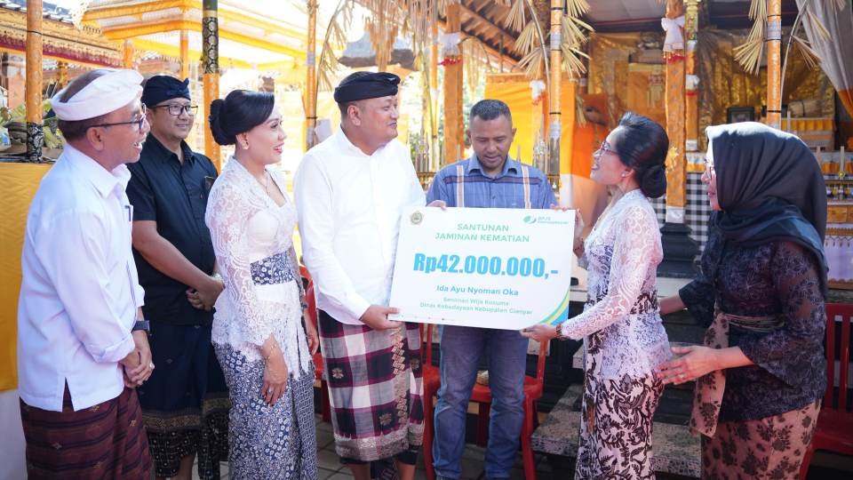Penyerahann Santunan Jaminan Kematian BPJS Ketenagakerjaan