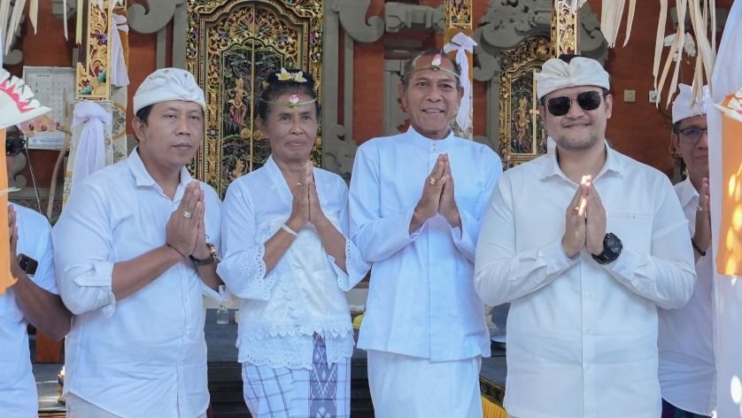 Wabup Badung Bagus Alit Sucipta saksikan prosesi pediksan sulinggih di Denkayu Mengwi