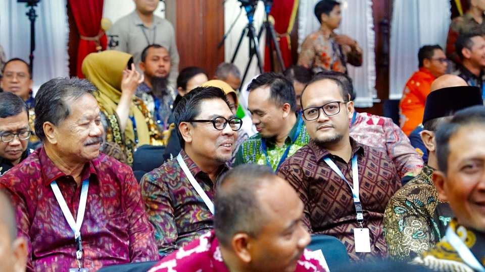 Wabup Bagus Alit Sucipta saat menghadiri Rakor Penguatan Integritas dan Pencegahan Korupsi di Gedung Negara Grahadi, Kota Surabaya