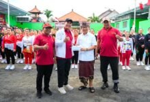 Bupati Adi Arnawa buka Lomba Senam Porsenides Tibubeneng bangun kebersamaan dan sportivitas