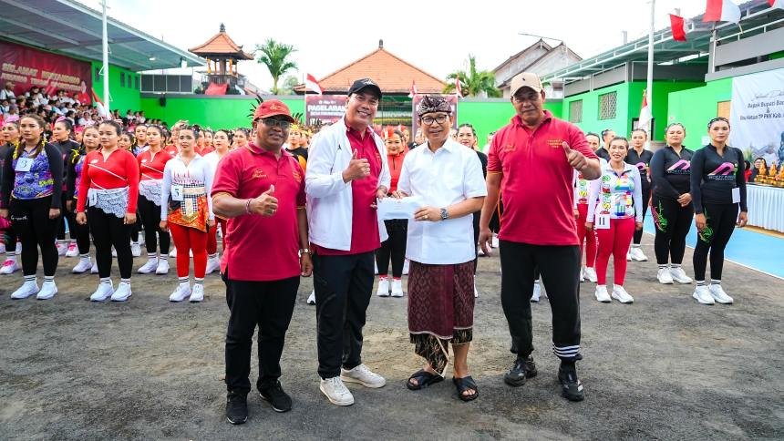 Bupati Adi Arnawa buka Lomba Senam Porsenides Tibubeneng bangun kebersamaan dan sportivitas