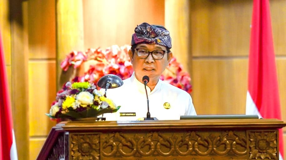 Bupati Badung I Wayan Adi Arnawa saat menyampaikan KUA-PPAS