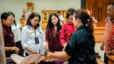 Ketua Dekranasda Kabupaten Badung, Nyonya Rasniathi Adi Arnawa, menerima kunjungan kerja sekaligus study tiru Kota Semarang di Gedung Balai Budaya Giri Nata Mandala, Puspem Badung