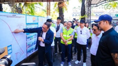 Bupati Wayan Adi Arnawa bersama Wabup Bagus Alit Sucipta saat meninjau proyek strategis Pengendali Banjir di wilayah Kecamatan Kuta