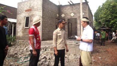 Bupati Kembang Tinjau Korban Kebakaran di Manistutu