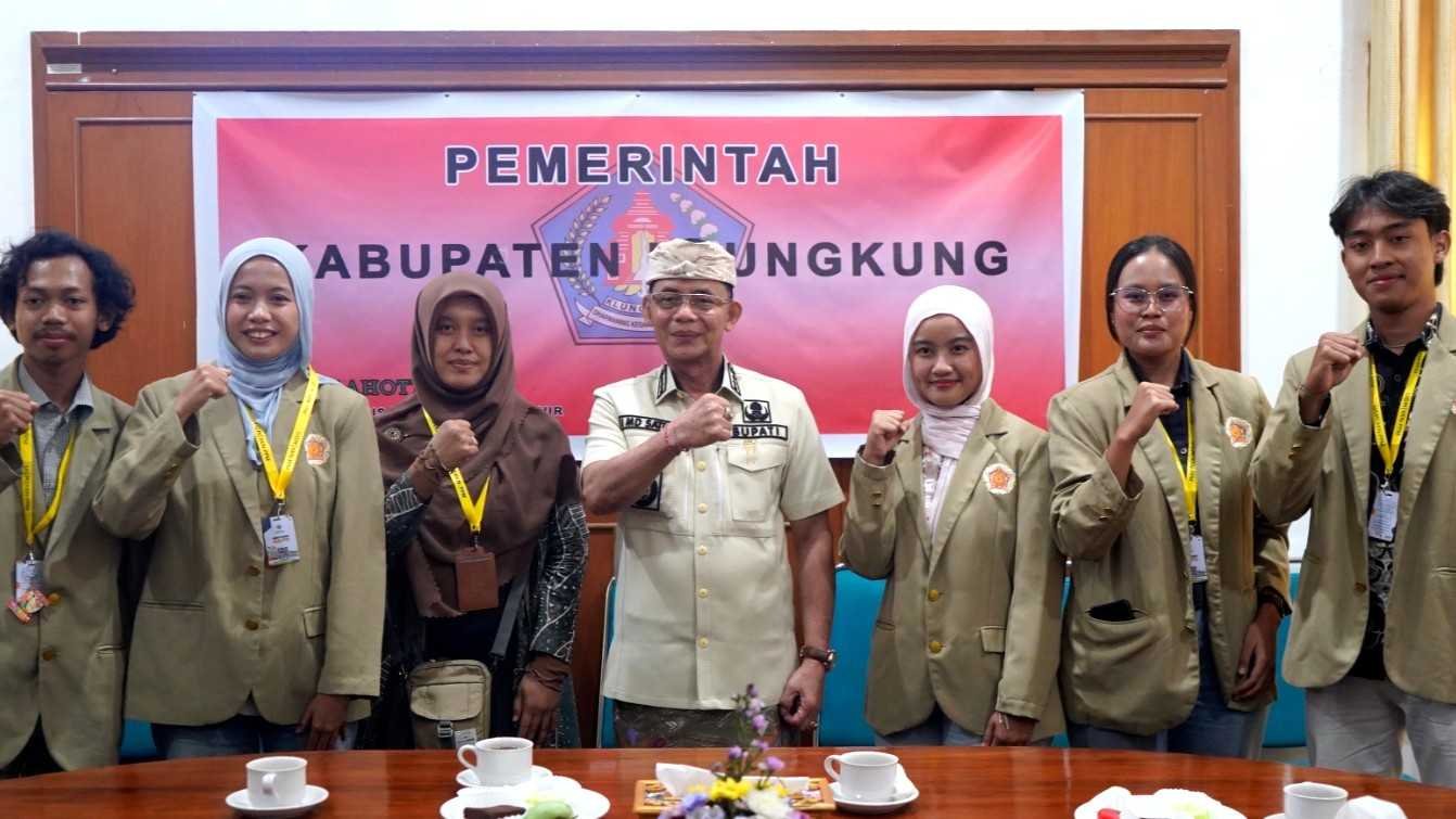 Bupati Klungkung, I Made Satria, secara resmi menerima jajaran civitas akademika dan mahasiswa Universitas Gadjah Mada (UGM)