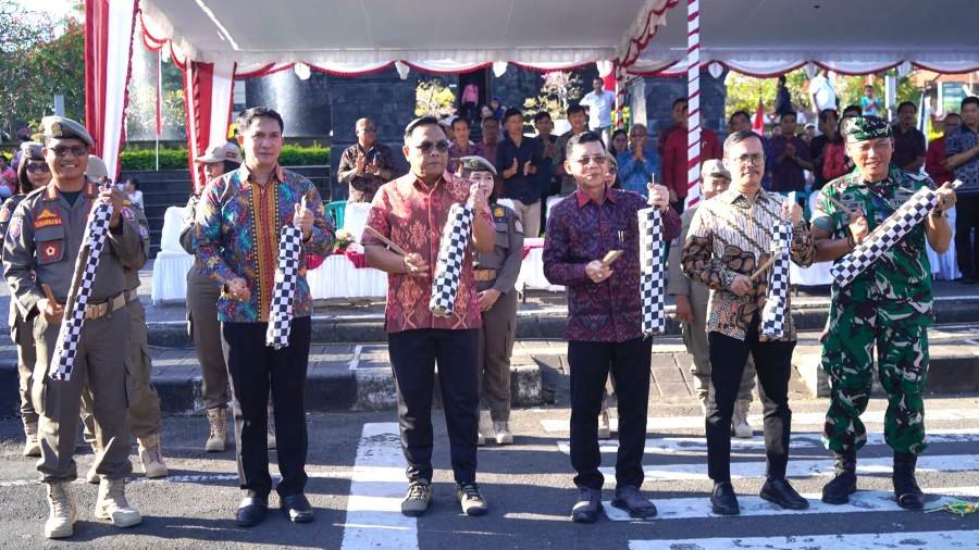 Bupati Satria saat membuka Lomba LKBB Satlinmas 2026