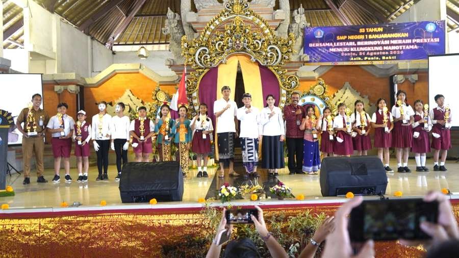 Bupati Satria hadiri HUT ke-53 SMPN 1 Banjarangkan tekankan karakter dan literasi digital siswa