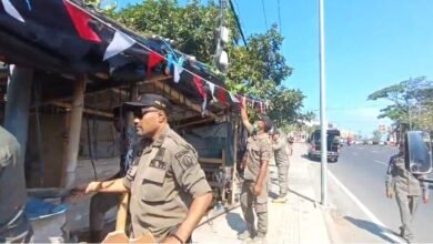 Satpol PP Badung tertibkan tiga bangunan liar dan kumuh di Kerobokan Kelod