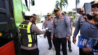 Penertiban Truk parkir liar di jalur terminal Mengwi