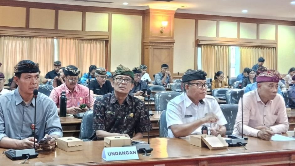 Peserta Rapat Penyerapan Aspirasi Raperda Inisiatif DPRD Badung tentang Pelestarian Seni dan Budaya