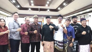 Foto: Komisi III DPRD Bali bersama Forum Perjuangan Driver Pariwisata Bali