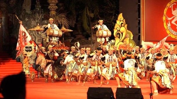 ementasan Balaganjur Remaja Duta Kabupaten Badung dengan garapan Baradwara di Art Centre Denpasar
