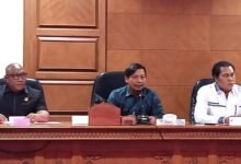 Foto: Ketua Komisi IV DPRD Kabupaten Badung, I Nyoman Graha Wicaksana (tengah) bersama Anggota Komisi IV