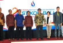 Jajaran pimpinan ITB STIKOM Bali, pengurus yayasan, dan perwakilan mitra internasional usai penandatanganan kerja sama