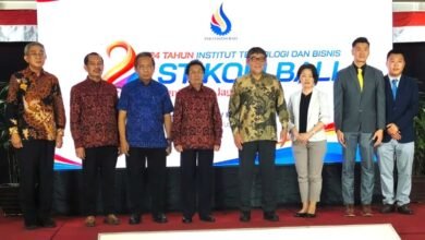 Jajaran pimpinan ITB STIKOM Bali, pengurus yayasan, dan perwakilan mitra internasional usai penandatanganan kerja sama