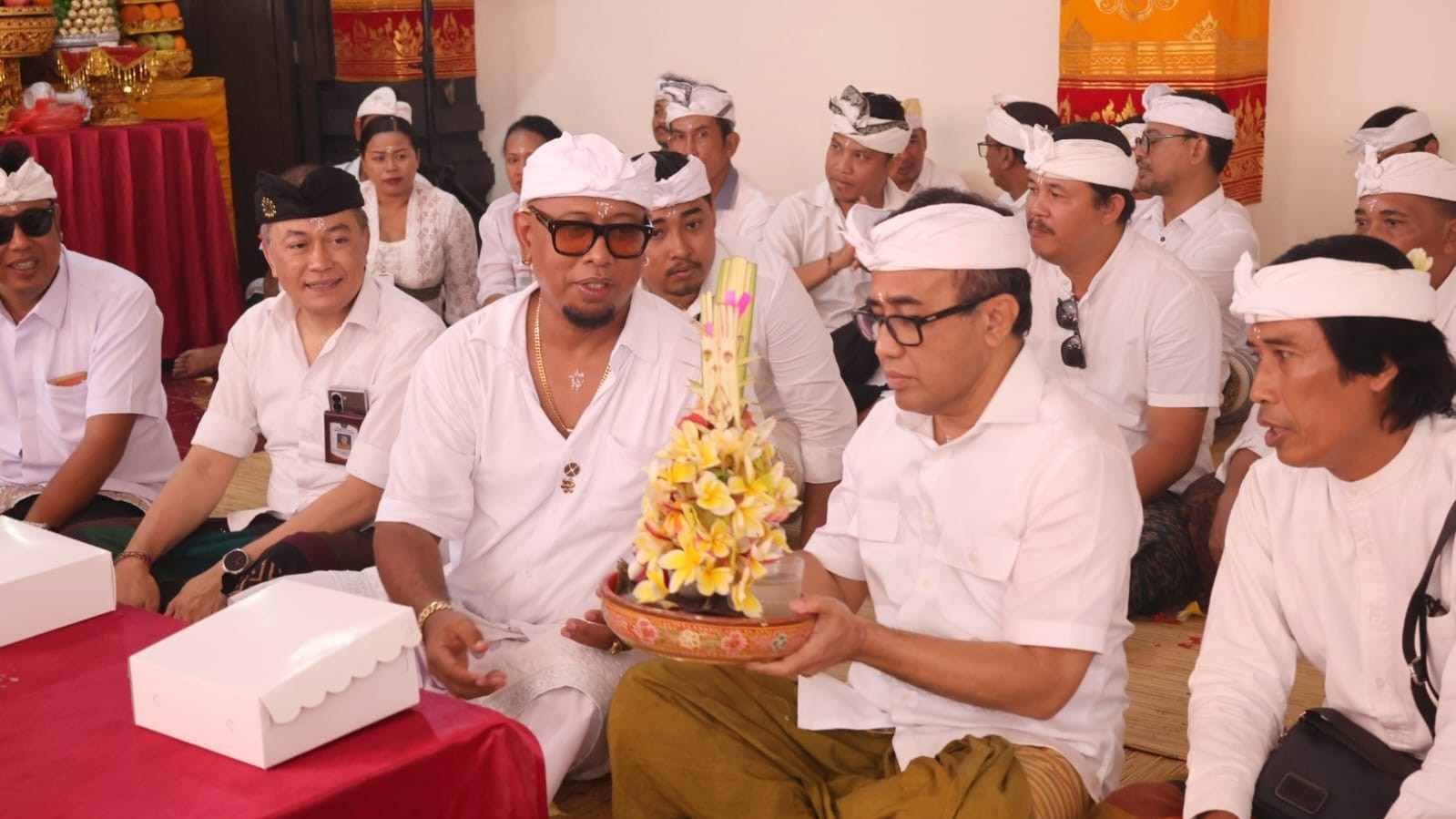 Wali Kota Jaya Negara hadiri upacara Pujawali dan Ngenteg Linggih di Pura Banjar Dukuh Sari Sesetan Denpasar
