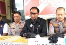 Kepala Dinas Komunikasi dan Informatika Kabupaten Badung, Dr. I Ketut Gede Arta, AP., S.H., M.Si, saat konferensi pers yang dilaksanakan di lobby Polres Badung