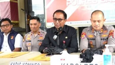Kepala Dinas Komunikasi dan Informatika Kabupaten Badung, Dr. I Ketut Gede Arta, AP., S.H., M.Si, saat konferensi pers yang dilaksanakan di lobby Polres Badung