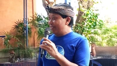 Ketua DPD Partai Demokrat Bali, I Made Mudarta saat memberikan sambutan dalam acara Gerakan Langit Biru DPC Denpasar