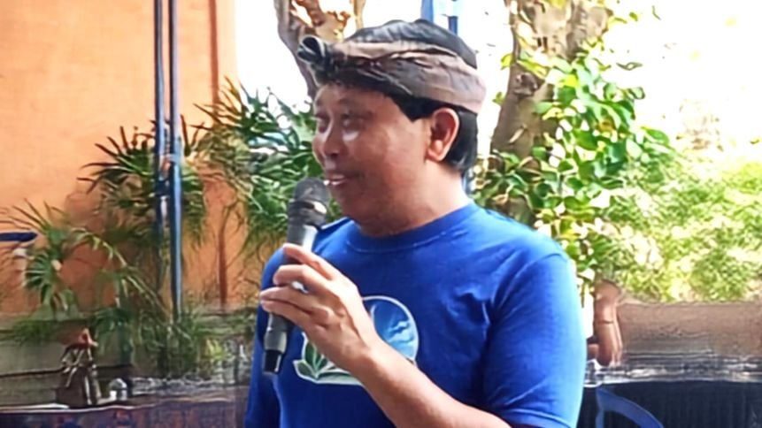 Ketua DPD Partai Demokrat Bali, I Made Mudarta saat memberikan sambutan dalam acara Gerakan Langit Biru DPC Denpasar