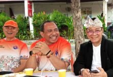 Direktur Utama Bank BPR Kanti Made Arya Ambitaba SE., MM (tengah)