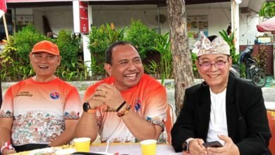 Direktur Utama Bank BPR Kanti Made Arya Ambitaba SE., MM (tengah)