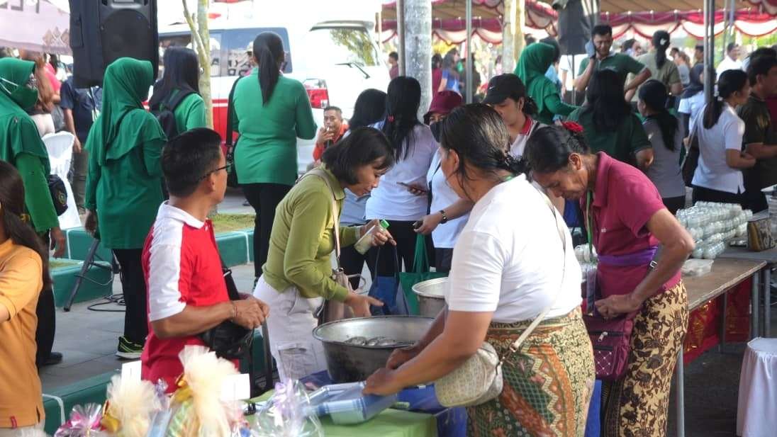 Pasar Rakyat Tim Penggerak (TP) PKK Provinsi Bali di Kabupaten Jembrana