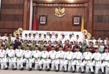 Gubernur Bali Wayan Koster saat membacakan pengukuhan Anggota Paskibraka