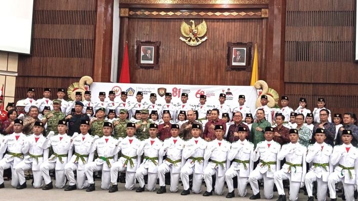Gubernur Bali Wayan Koster saat membacakan pengukuhan Anggota Paskibraka