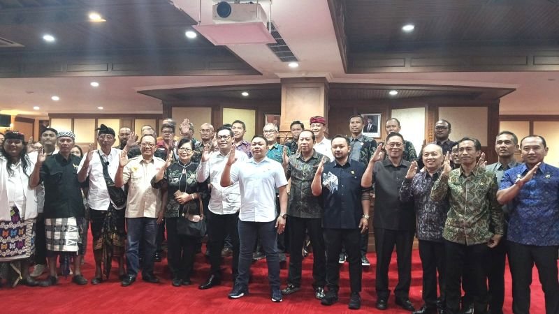 Panitia Khusus Ranperda Pemberdayaan Organisasi Kemasyarakatan bersama Ormas se-kabupaten Badung