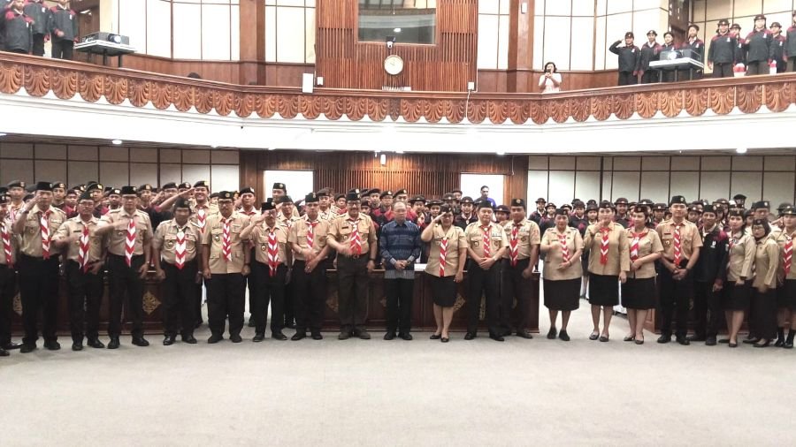 Gubernur Bali Wayan Koster bersama Kontingen Pramuka Bali