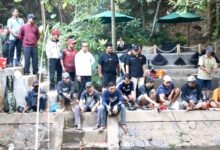 Foto: Wali Kota Denpasar, I Gusti Ngurah Jaya Negara saat membuka lomba mancing lele air deras yang diselenggarakan Banjar Saraswati, Kesiman Denpasar dengan penebaran ikan lele di aliran Tukad (sungai) Bindu Kesiman
